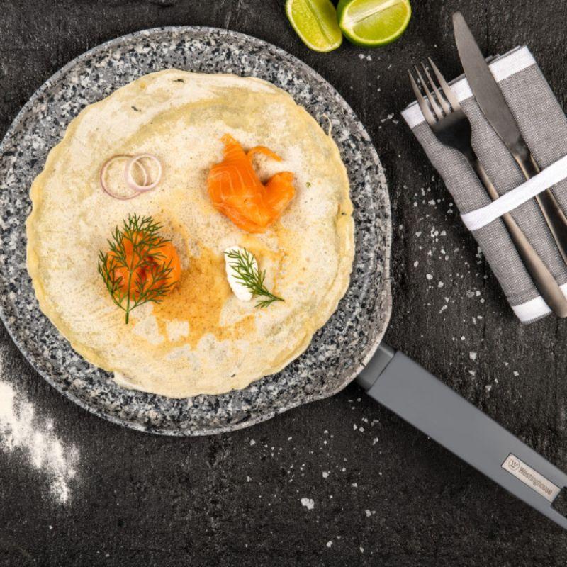 Tiganj na indukcionoj ploči u upotrebi